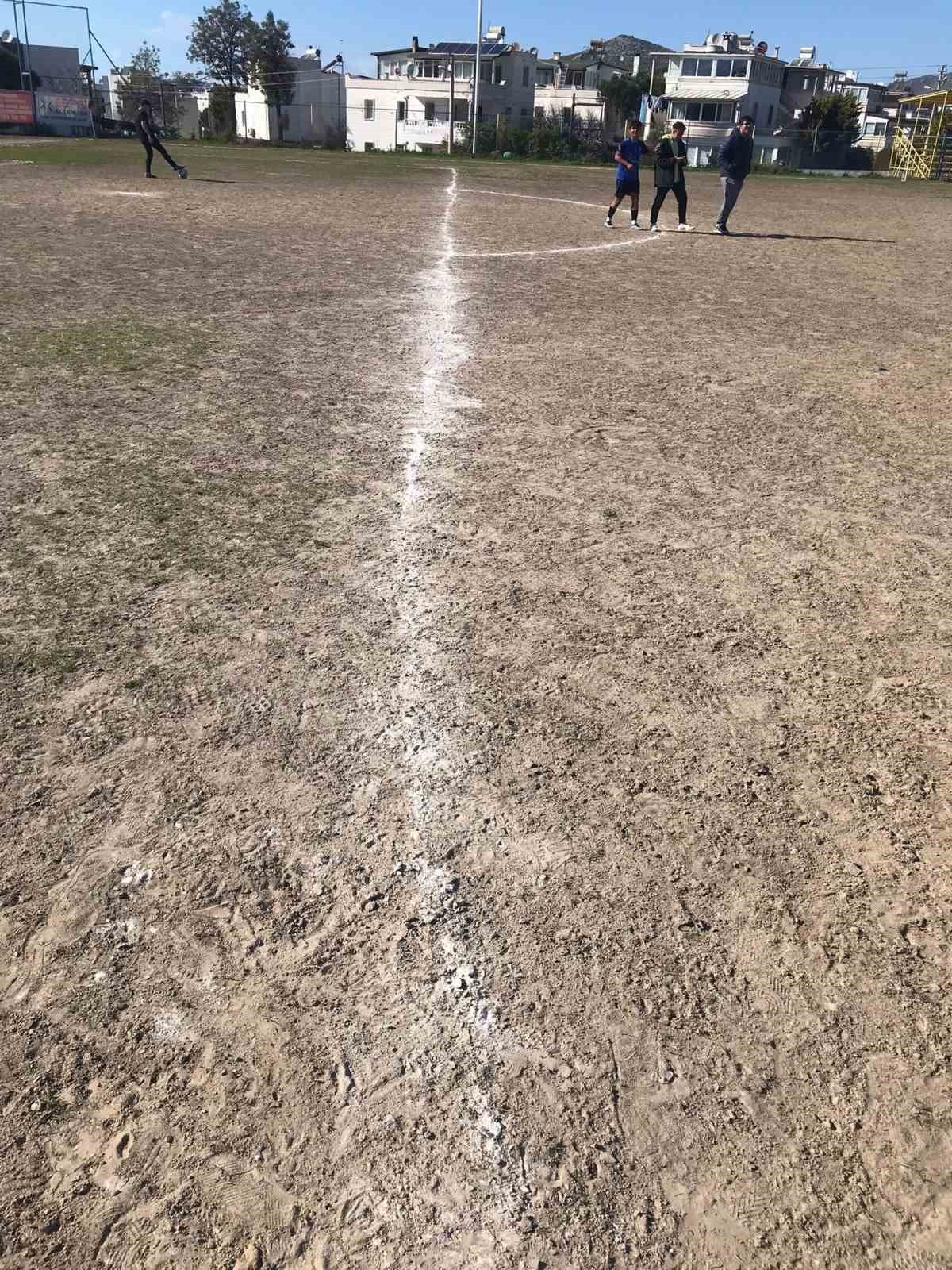 Saha çizgileri düzgün olmayınca play-off maçı ertelendi