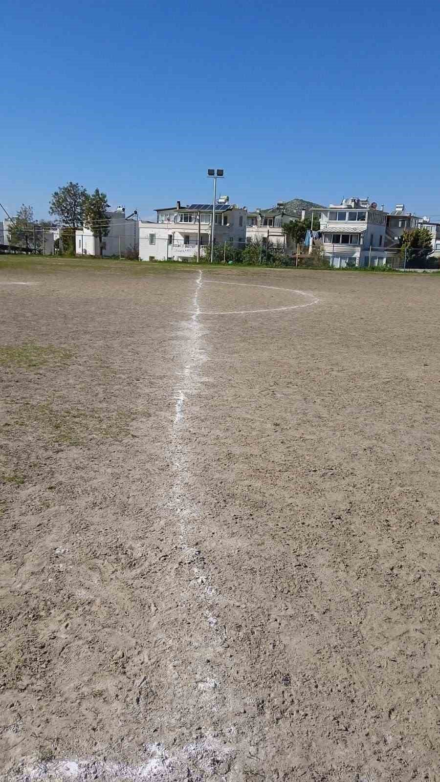 Saha çizgileri düzgün olmayınca play-off maçı ertelendi