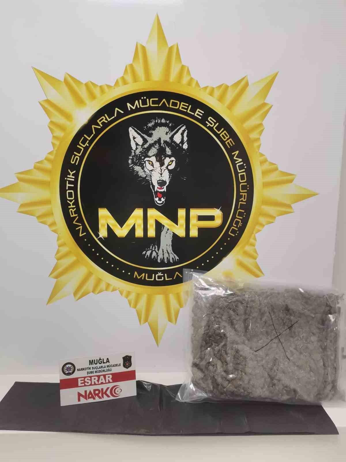Muğla’da durdurulan takside 1 kilo skunk ele geçirildi