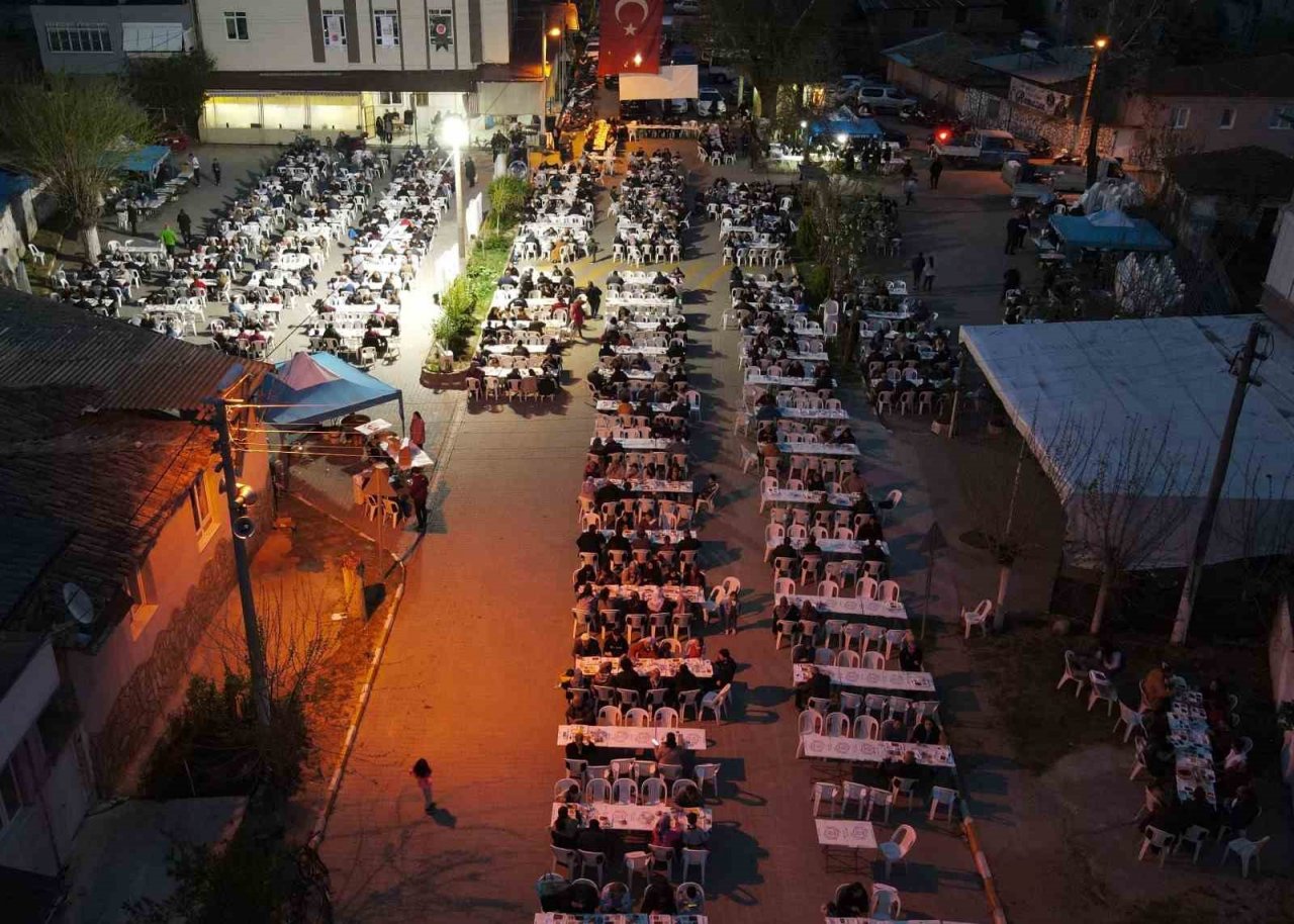 Dallıca’da binlerce kişi meydanı doldurdu