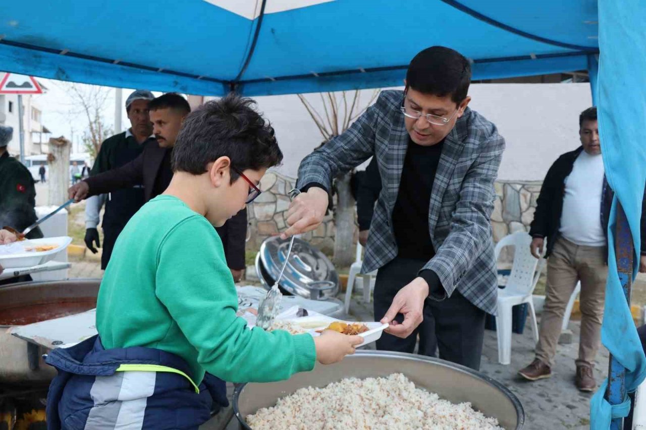 Dallıca’da binlerce kişi meydanı doldurdu