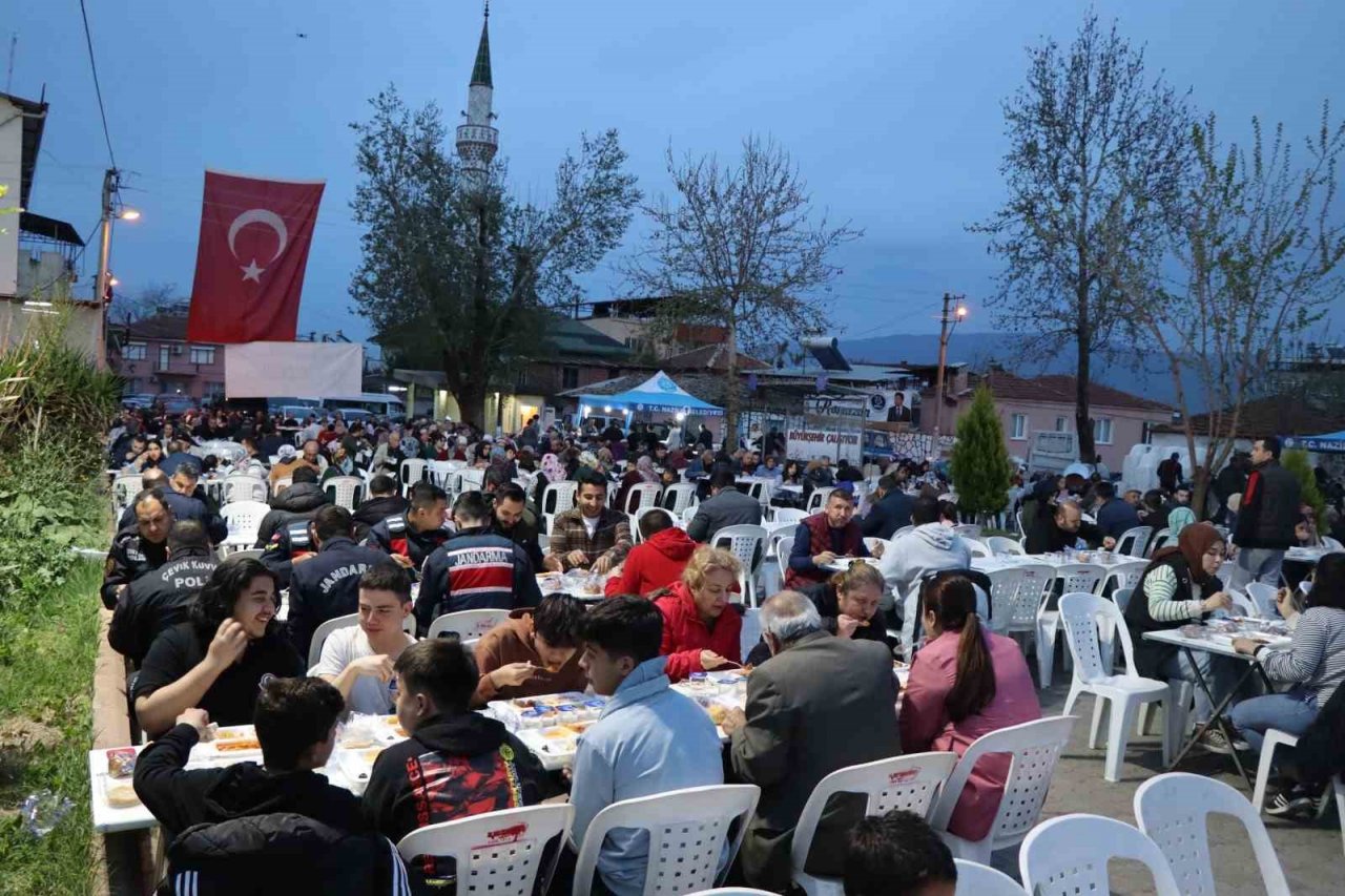Dallıca’da binlerce kişi meydanı doldurdu