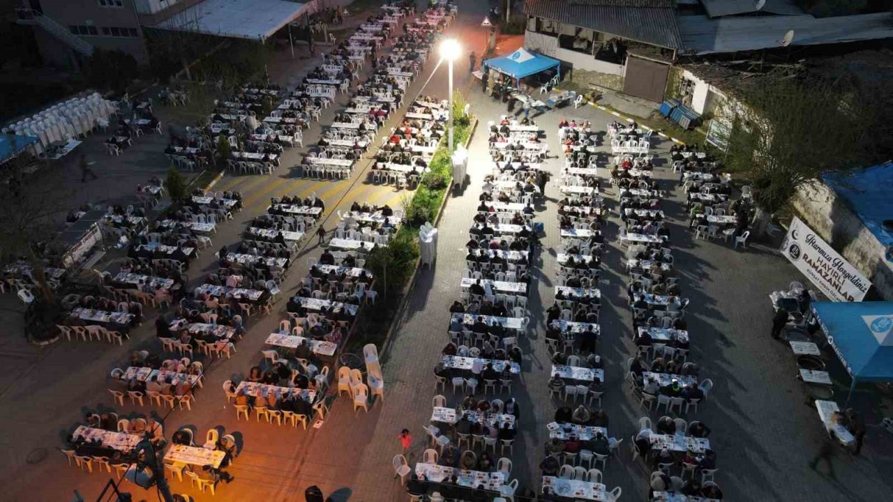 Dallıca’da binlerce kişi meydanı doldurdu