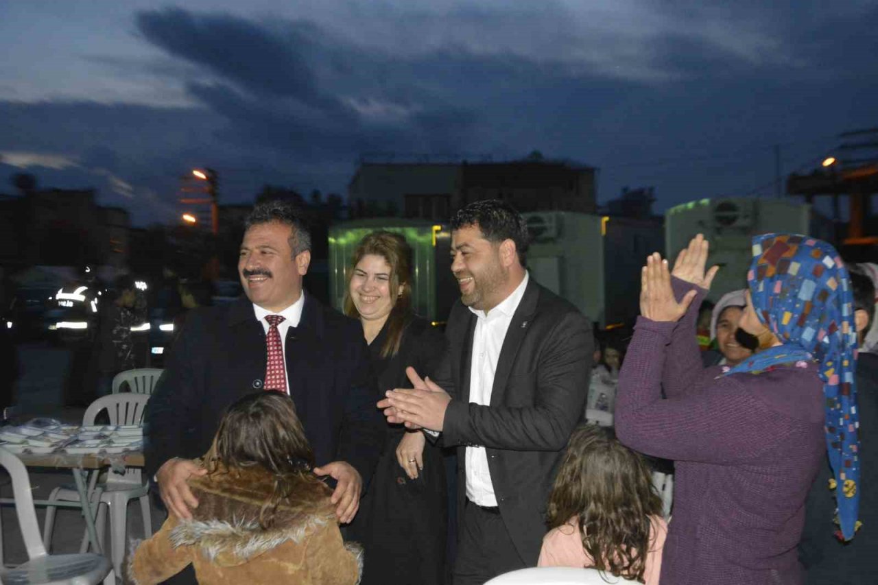 Osmaniye Milletvekili Aday Adayı Keleş, depremzedelerle iftar yaptı