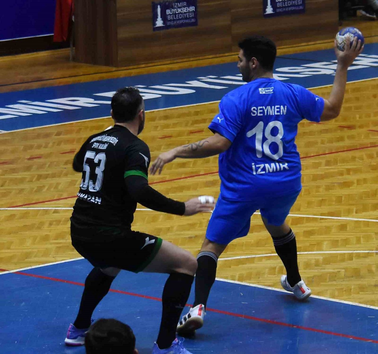 Sakarya’nın hentbol takımı İzmir’den galibiyetle dönüyor