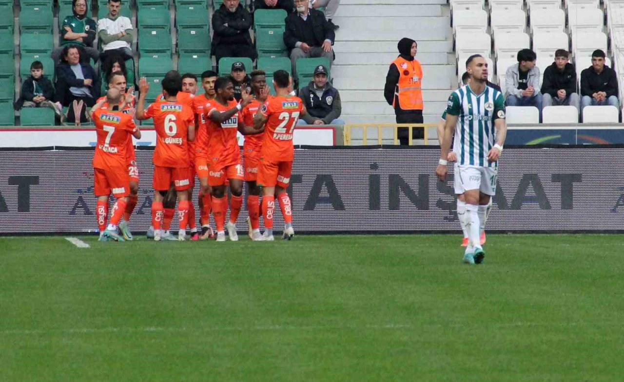 Spor Toto Süper Lig: Giresuspor: 0 - Corendon Alanyaspor: 1 (İlk yarı)