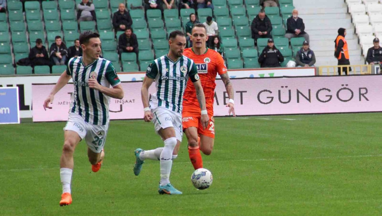 Spor Toto Süper Lig: Giresuspor: 0 - Corendon Alanyaspor: 1 (İlk yarı)