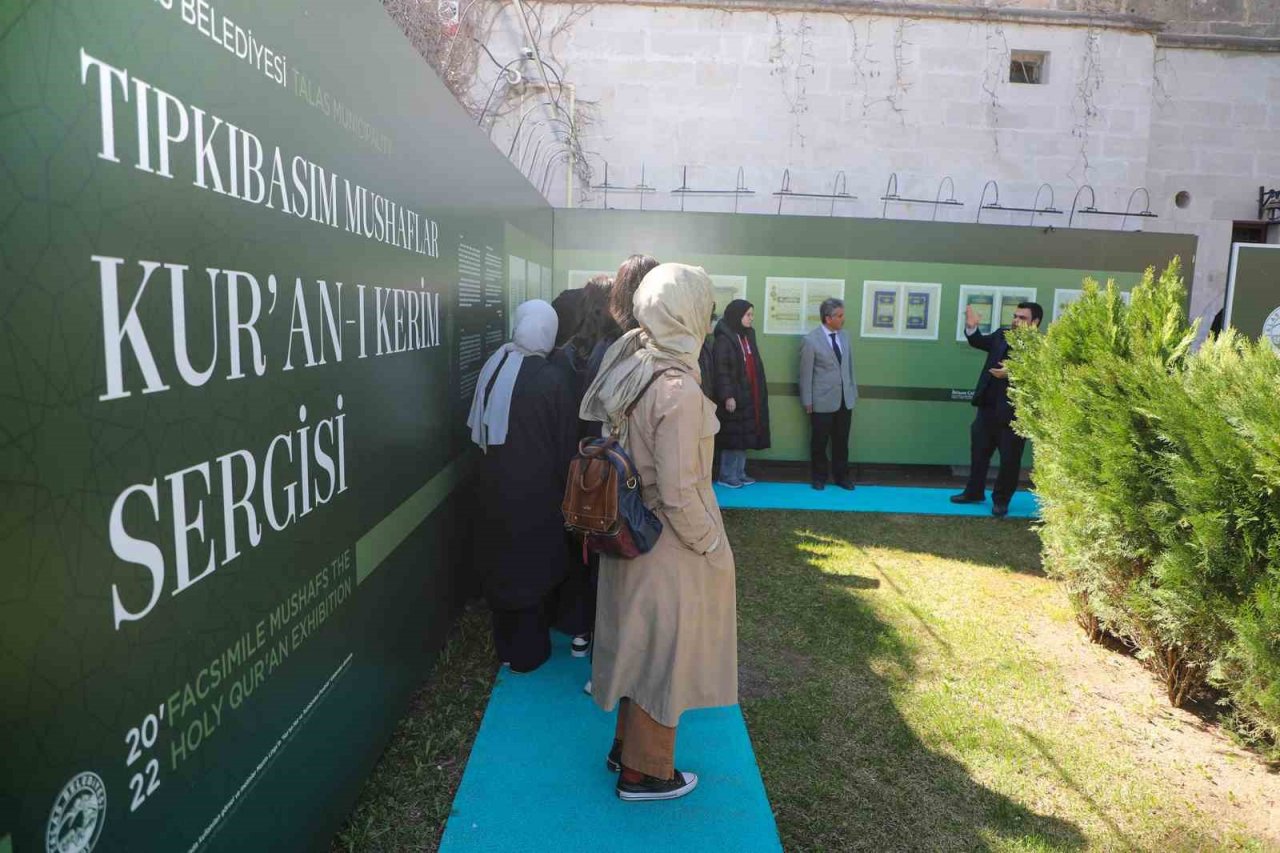 Kur’an Ayında Kur’an Sergisine Büyük İlgi