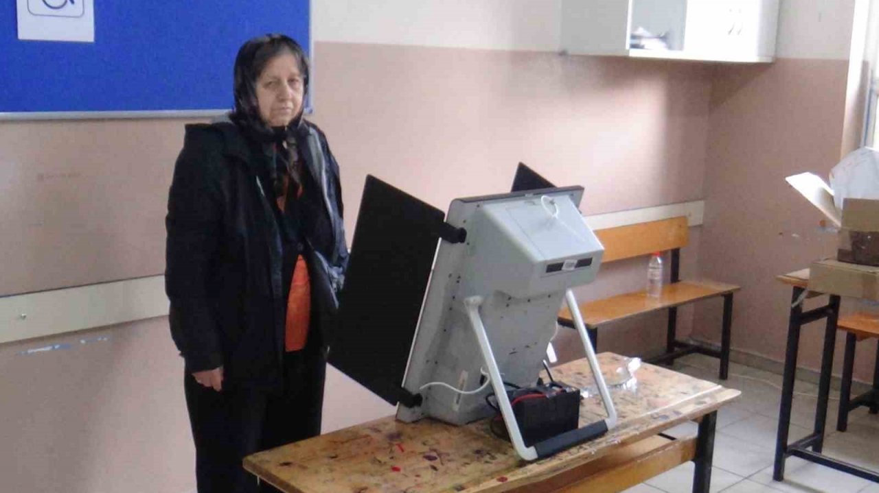 Tekirdağ’da yaşayan çifte vatandaşları oylarını kullandı
