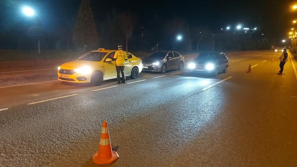 Ekipler 93 aracı denetledi, 5 bin 704 lira ceza uyguladı