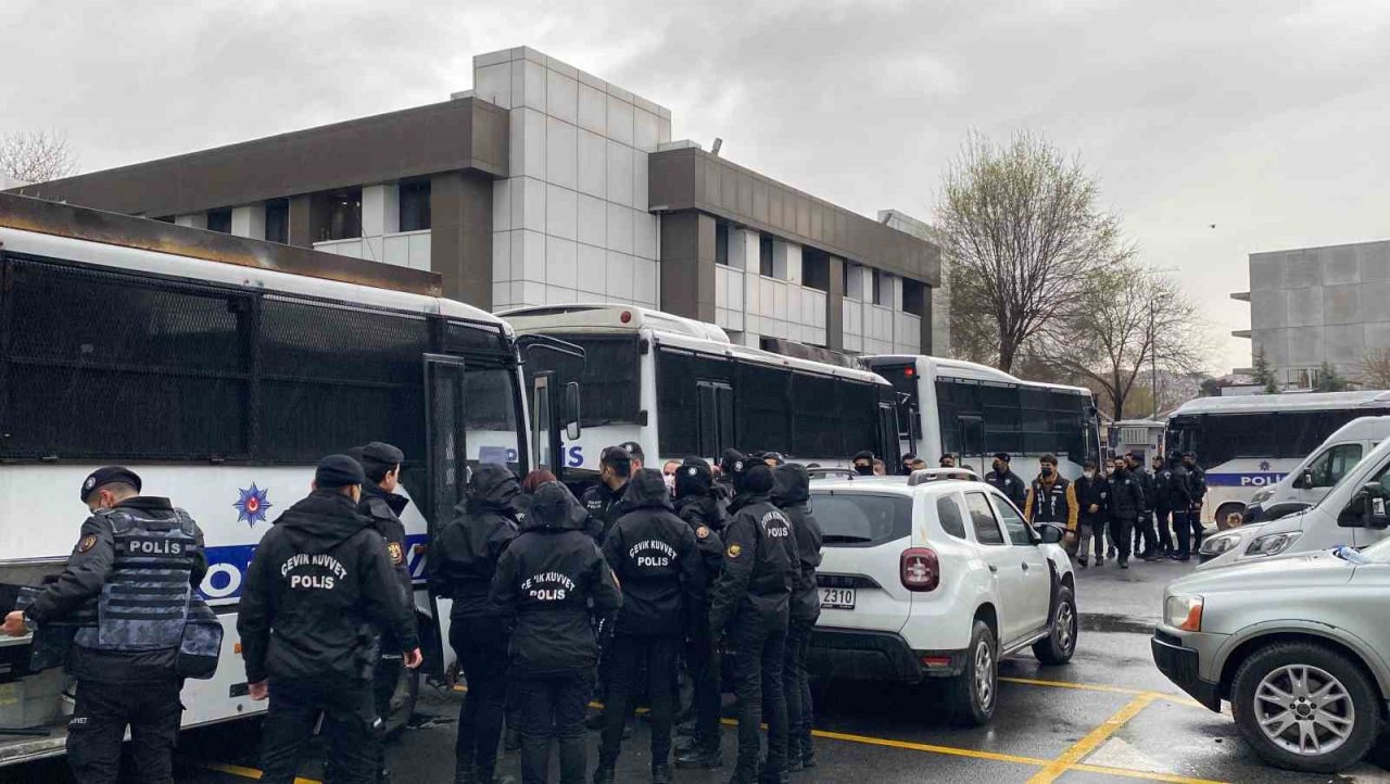 3 ilde tapuda rüşvet operasyonu: 79 gözaltı