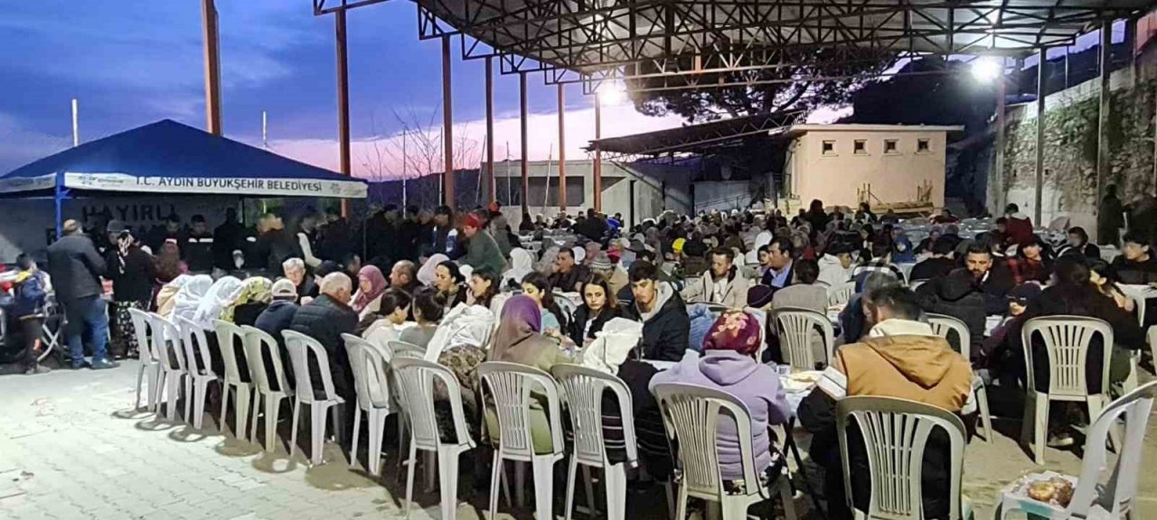 Binlerce Aydınlı Aydın Büyükşehir Belediyesi’nin iftar sofralarında buluşuyor