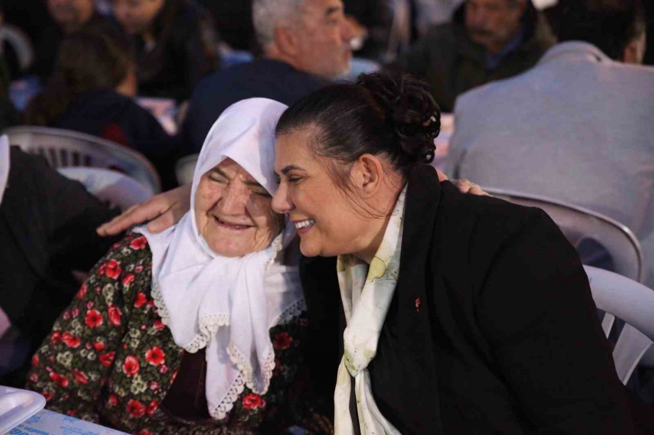 Binlerce Aydınlı Aydın Büyükşehir Belediyesi’nin iftar sofralarında buluşuyor