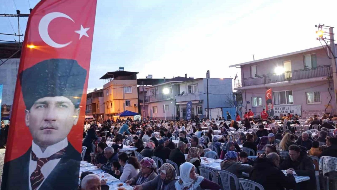 Binlerce Aydınlı Aydın Büyükşehir Belediyesi’nin iftar sofralarında buluşuyor