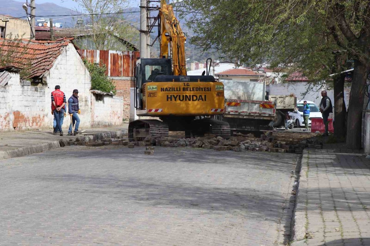 Nazilli’de yol sorununa neşteri Başkan Özcan vurdu