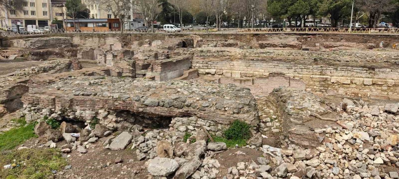 Saraçhane Arkeoloji Parkı’nda Roma dönemine ait heykel bulundu