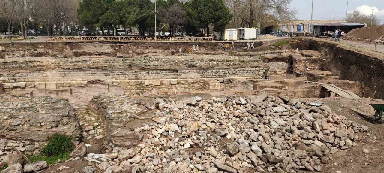 Saraçhane Arkeoloji Parkı’nda Roma dönemine ait heykel bulundu