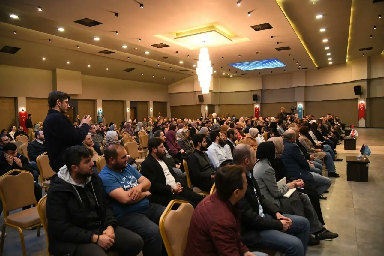 Usta yazardan vatandaşlara: "Okumayan insan ne bilir?"