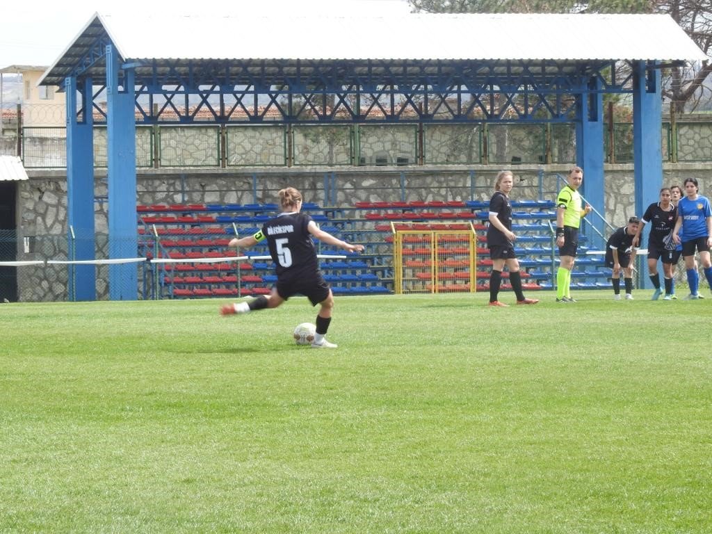 Bilecikspor bayan futbol takımı gol oldu yağdı