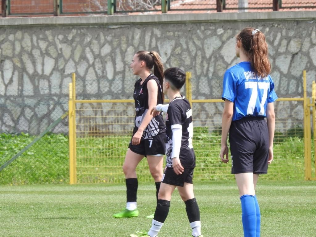 Bilecikspor bayan futbol takımı gol oldu yağdı