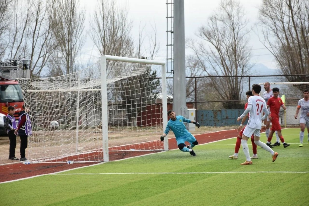 Yarenler galibiyete 2 golle uzandı