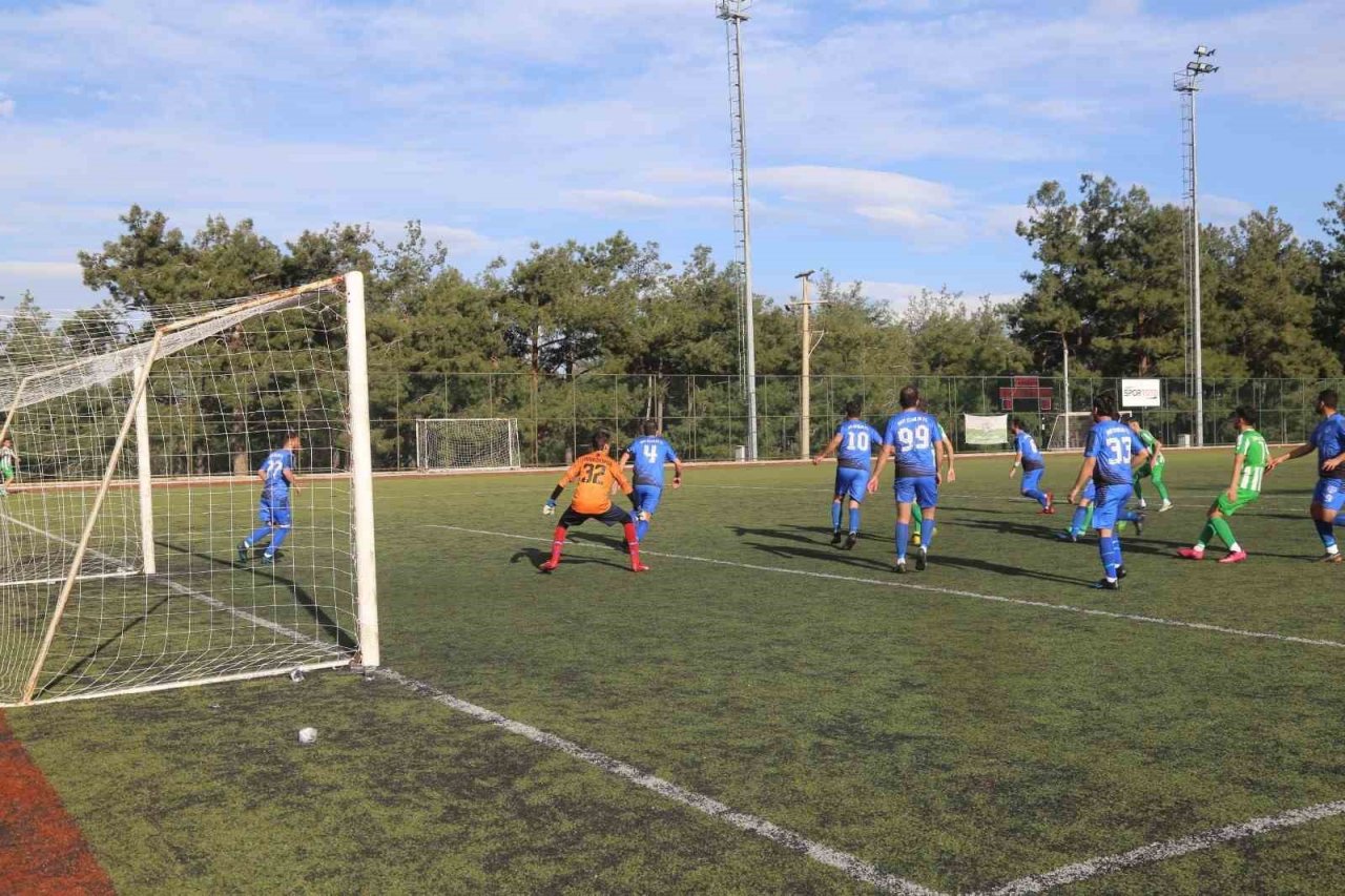 Çameli Belediyespor alt sıralardan kurtulmaya çalışıyor