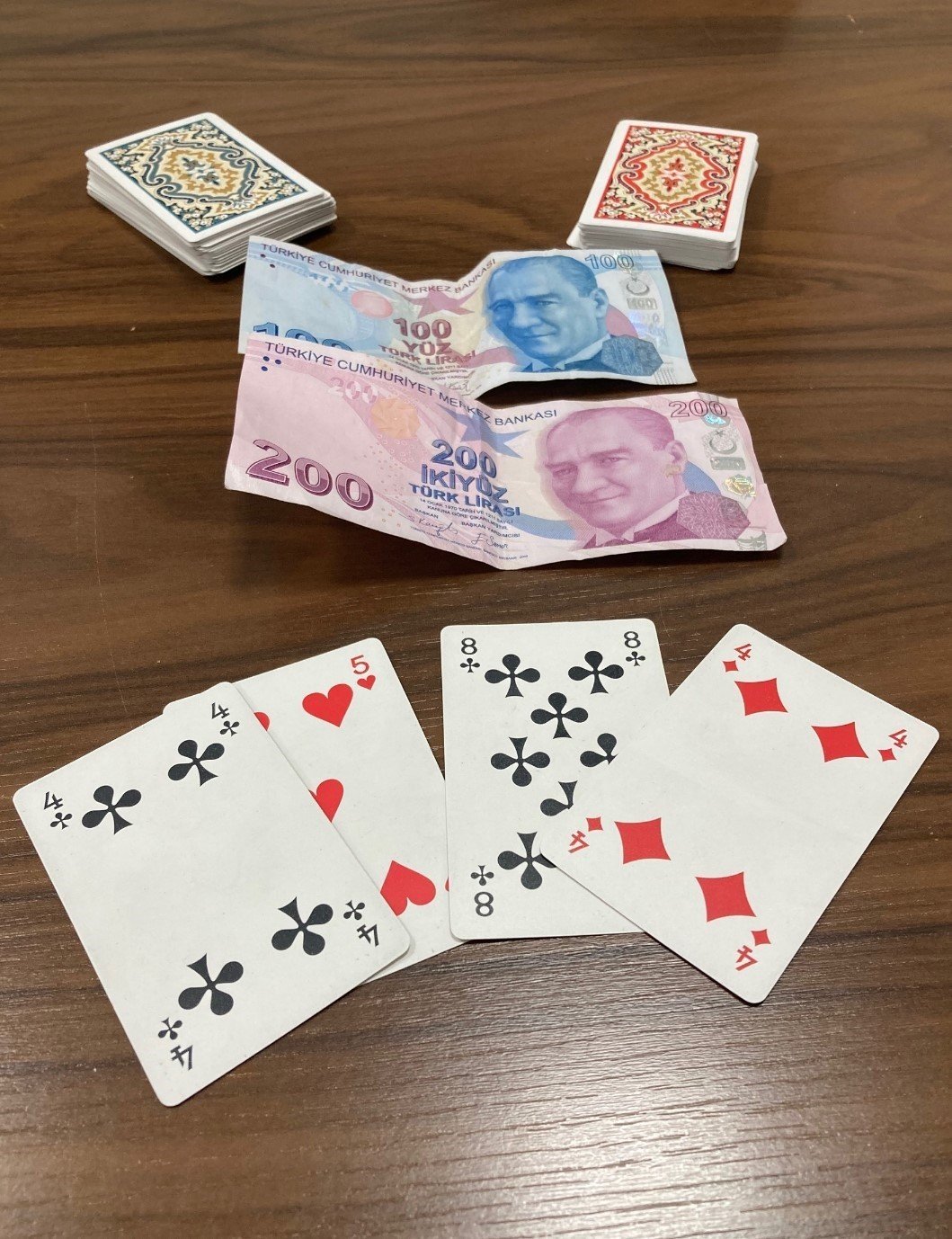 Dolandırıcılık yoluyla elde ettikleri 1,7 ton zeytinyağıyla yakalandılar