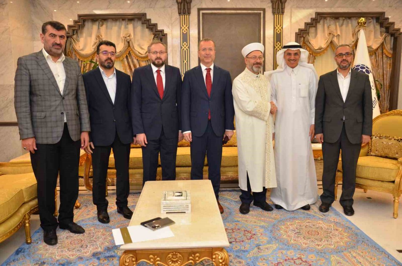 Diyanet İşleri Başkanı Erbaş, Cidde’de İslam Kalkınma Bankası Başkanı Al Jasser ile görüştü
