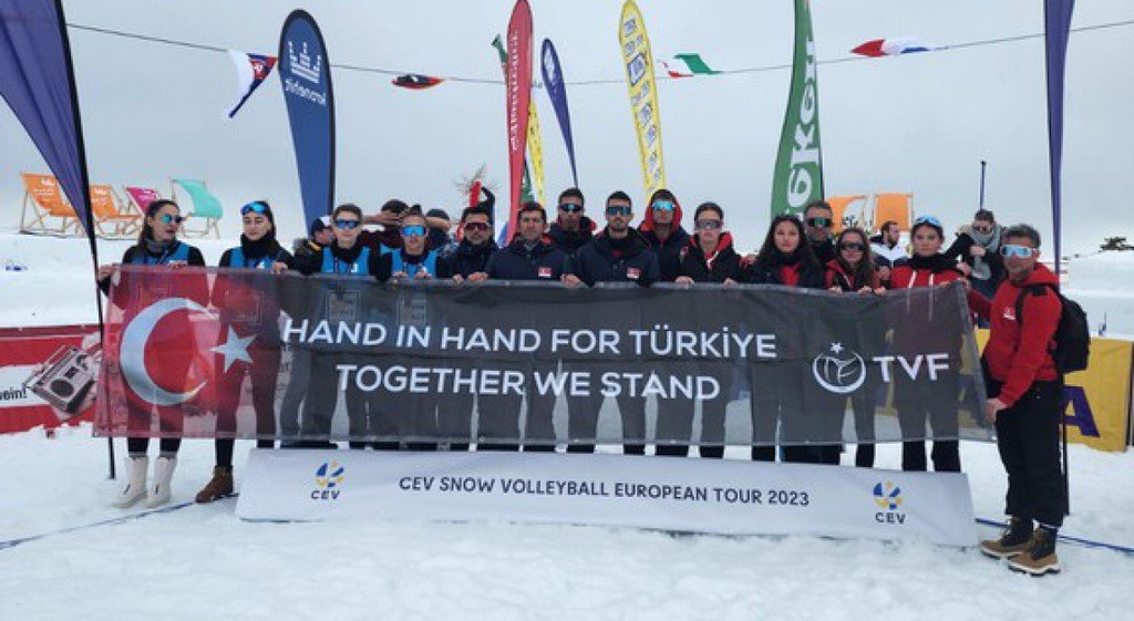 DPÜ SBF Akademisyenin yer aldığı Kadın Milli Kar Voleybolu Takımı Balkan Şampiyonu