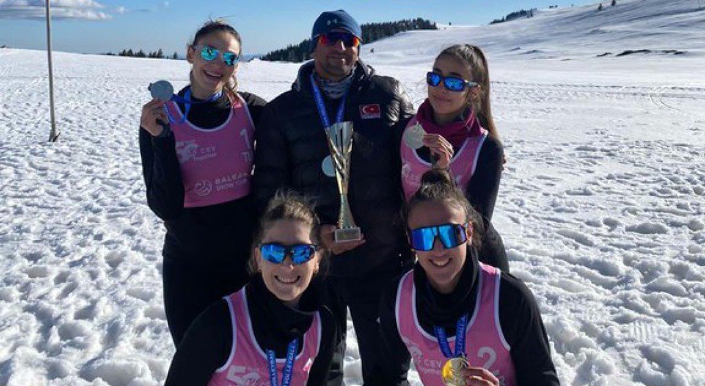 DPÜ SBF Akademisyenin yer aldığı Kadın Milli Kar Voleybolu Takımı Balkan Şampiyonu