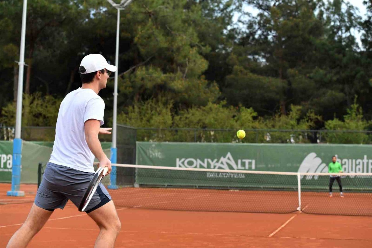 Egemenlik Kupası Tenis Turnuvası başladı