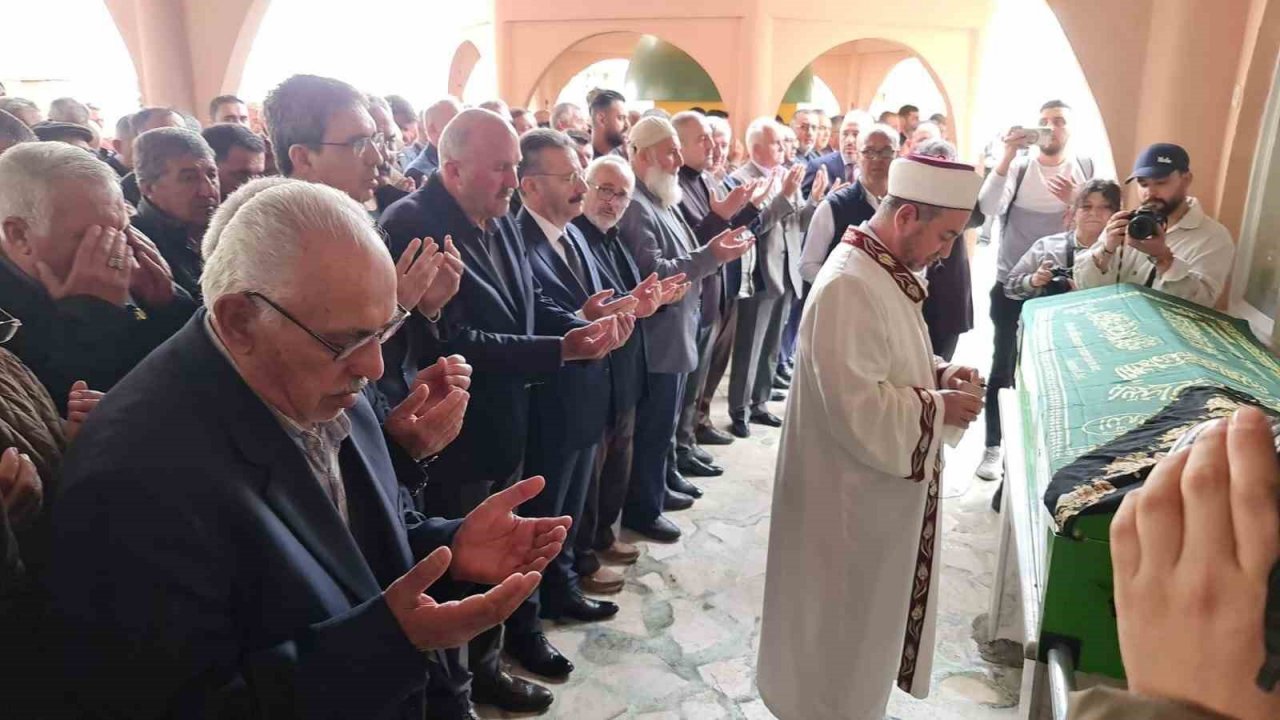 Ertürk’ün annesi son yolculuğuna uğurlandı