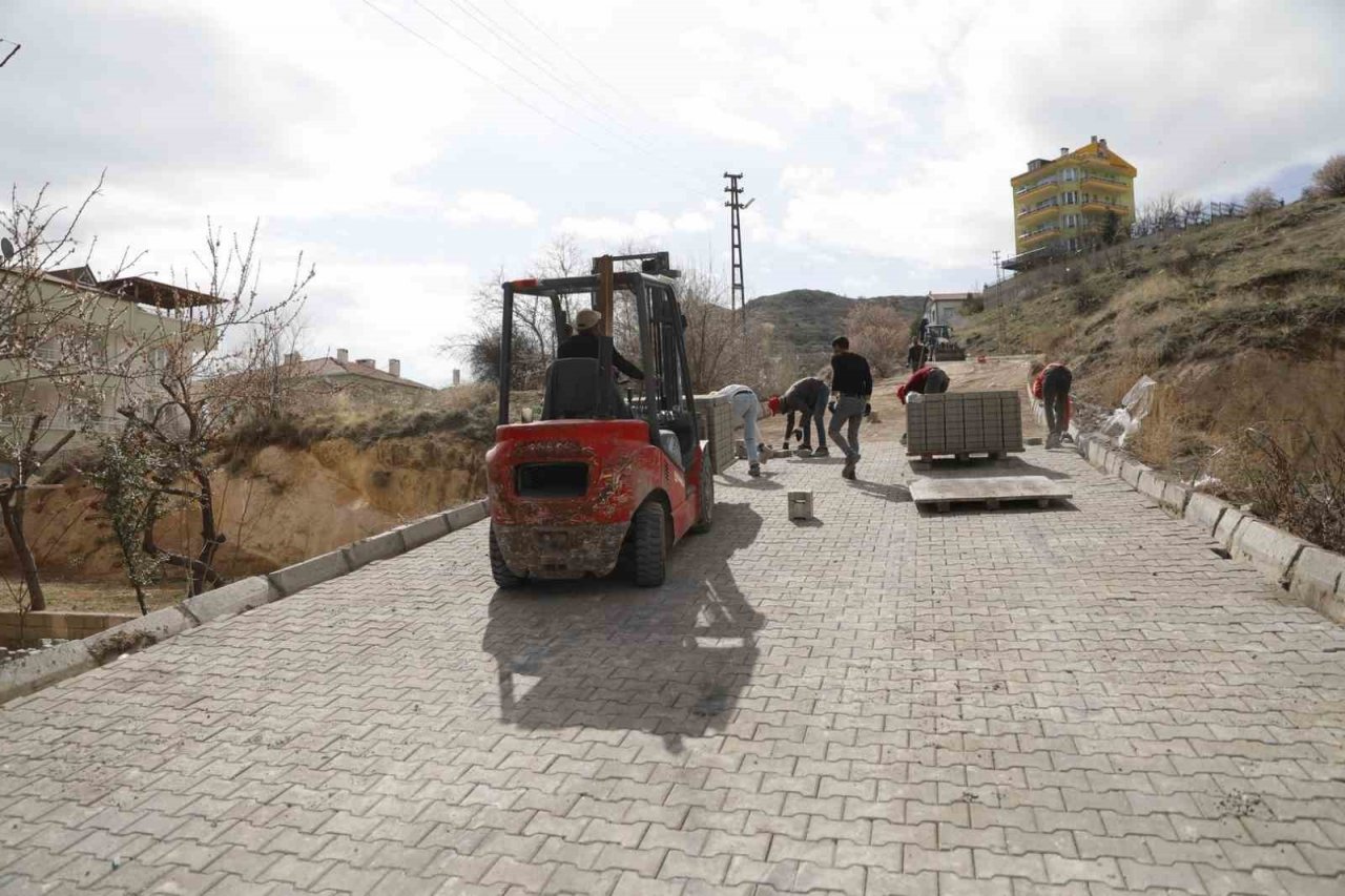 Esentepe mahallesinde yol yenileme çalışmaları başladı