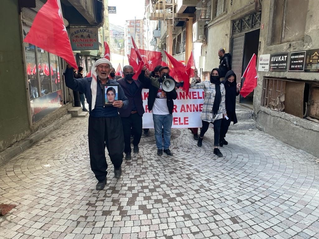 Hakkarili annelerin evlat nöbeti 43’üncü haftada