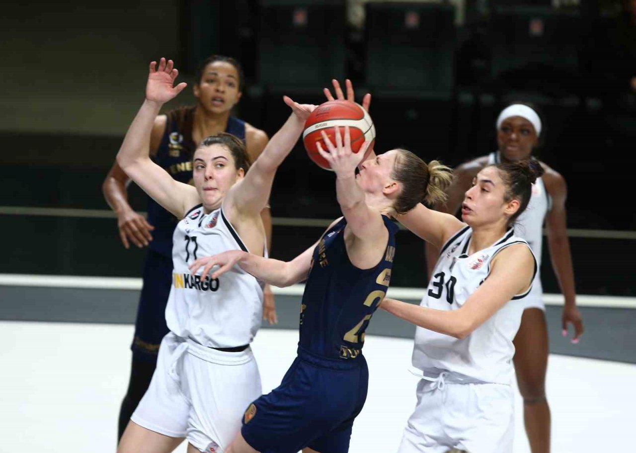 Fenerbahçe, KBSL’de yarı finale yükseldi