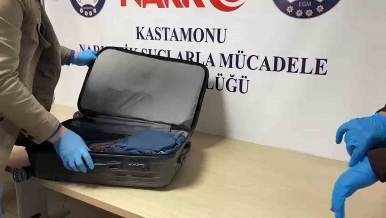 Bavulda binlerce sentetik ecza hapı çıktı: 2 tutuklama