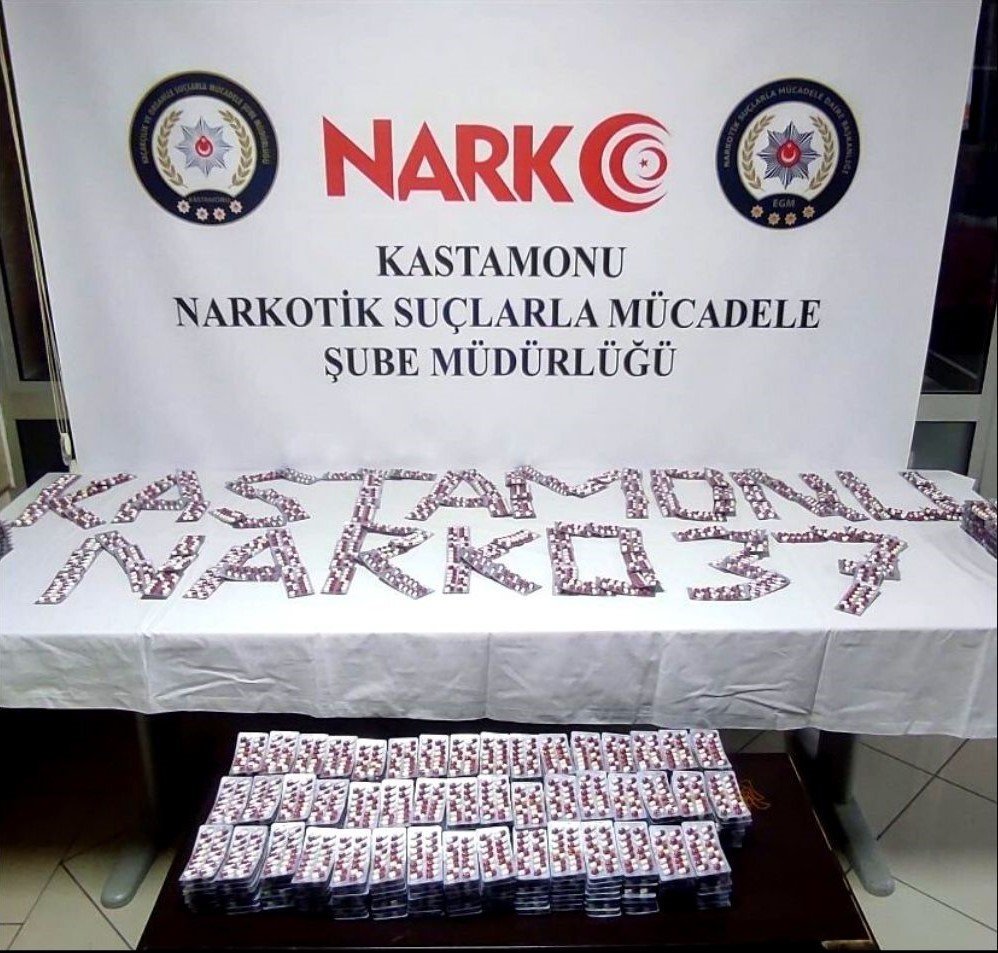 Bavulda binlerce sentetik ecza hapı çıktı: 2 tutuklama