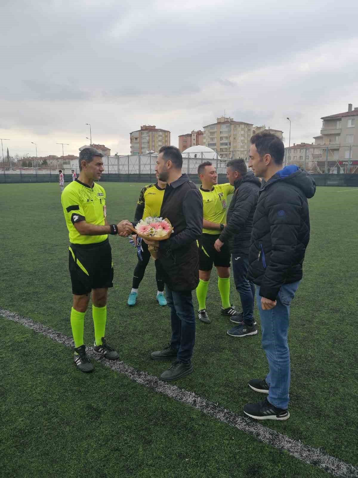Hakem Suat Alptekin jübile yaptı