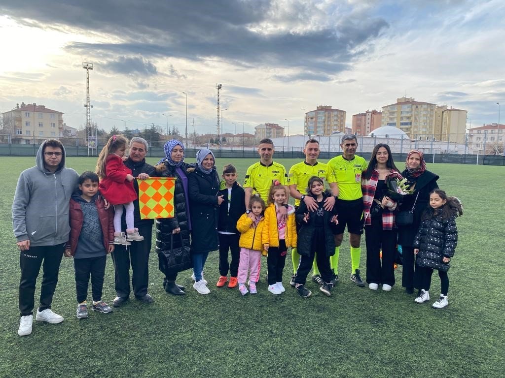 Hakem Suat Alptekin jübile yaptı