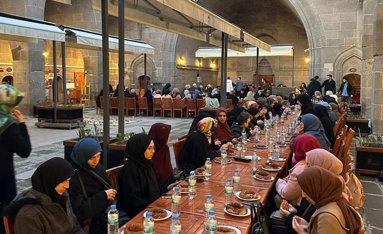 Kayseri ’Ümmet İftarı’ Geleneği Devam Ediyor