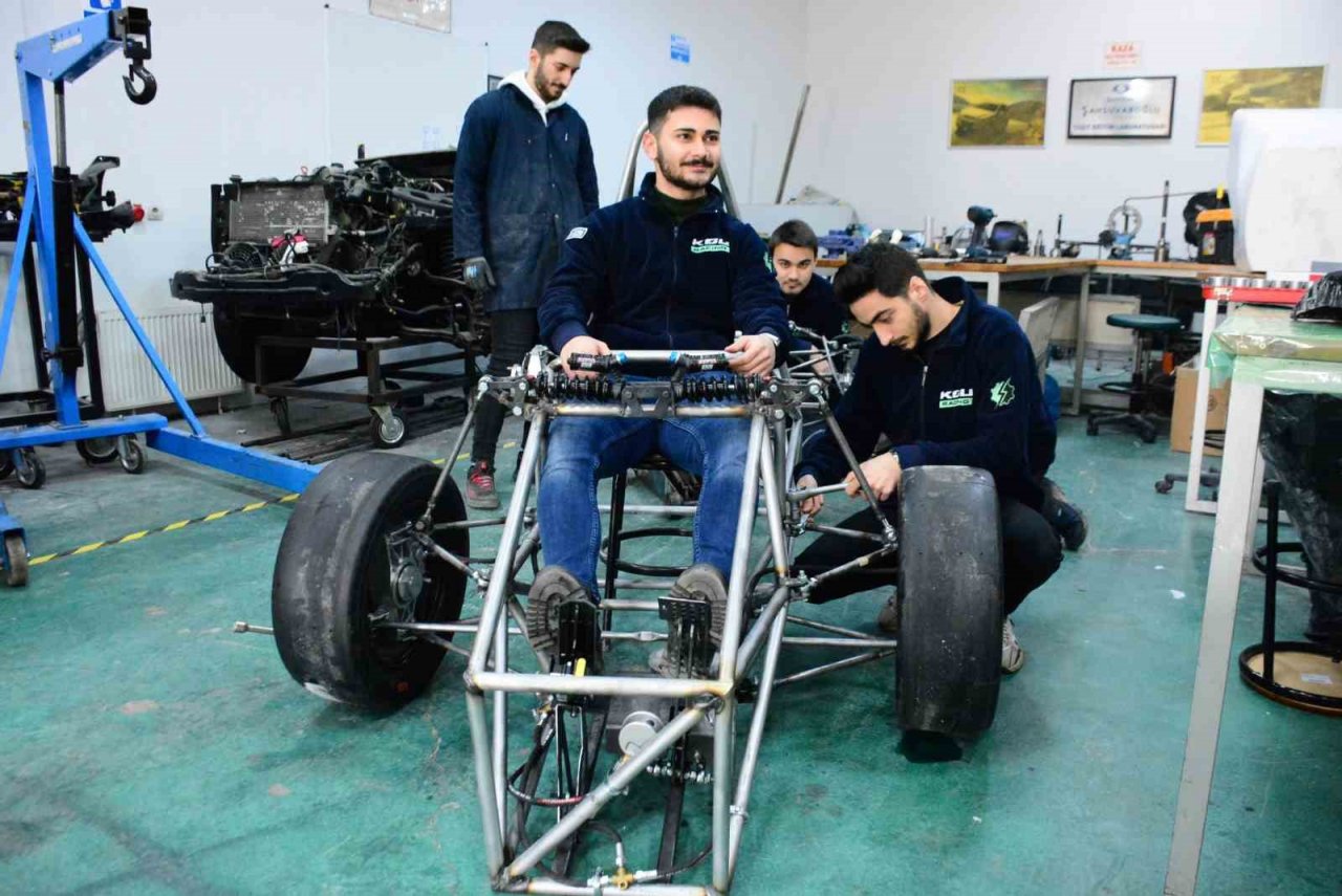 3 saniyede 0’dan 100’e çıkacak çevre dostu Formula 1 otomobili üretiyorlar