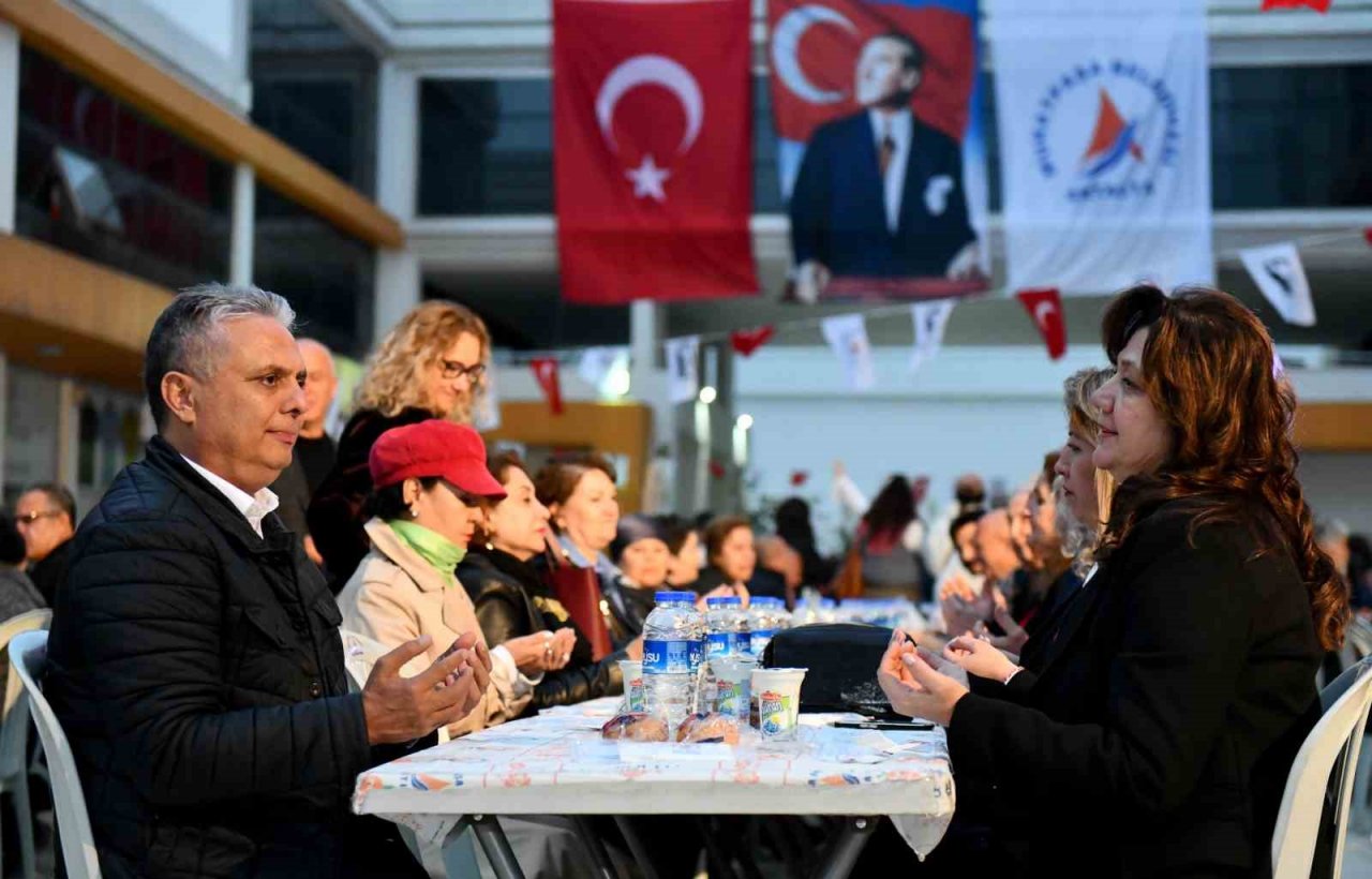 Başkan Uysal, ‘Bir elimiz deprem bölgesinde’