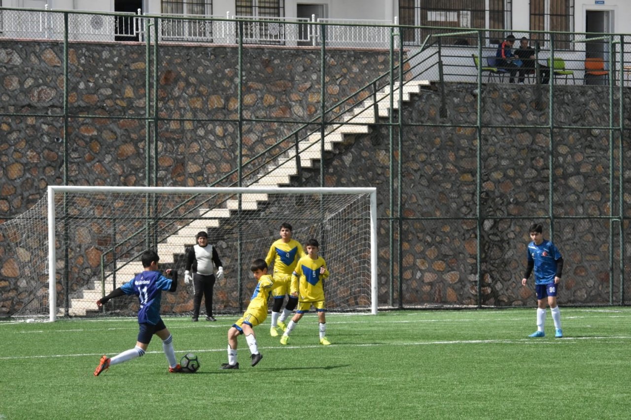 Elazığ’da okul sporları futbol müsabakaları başladı