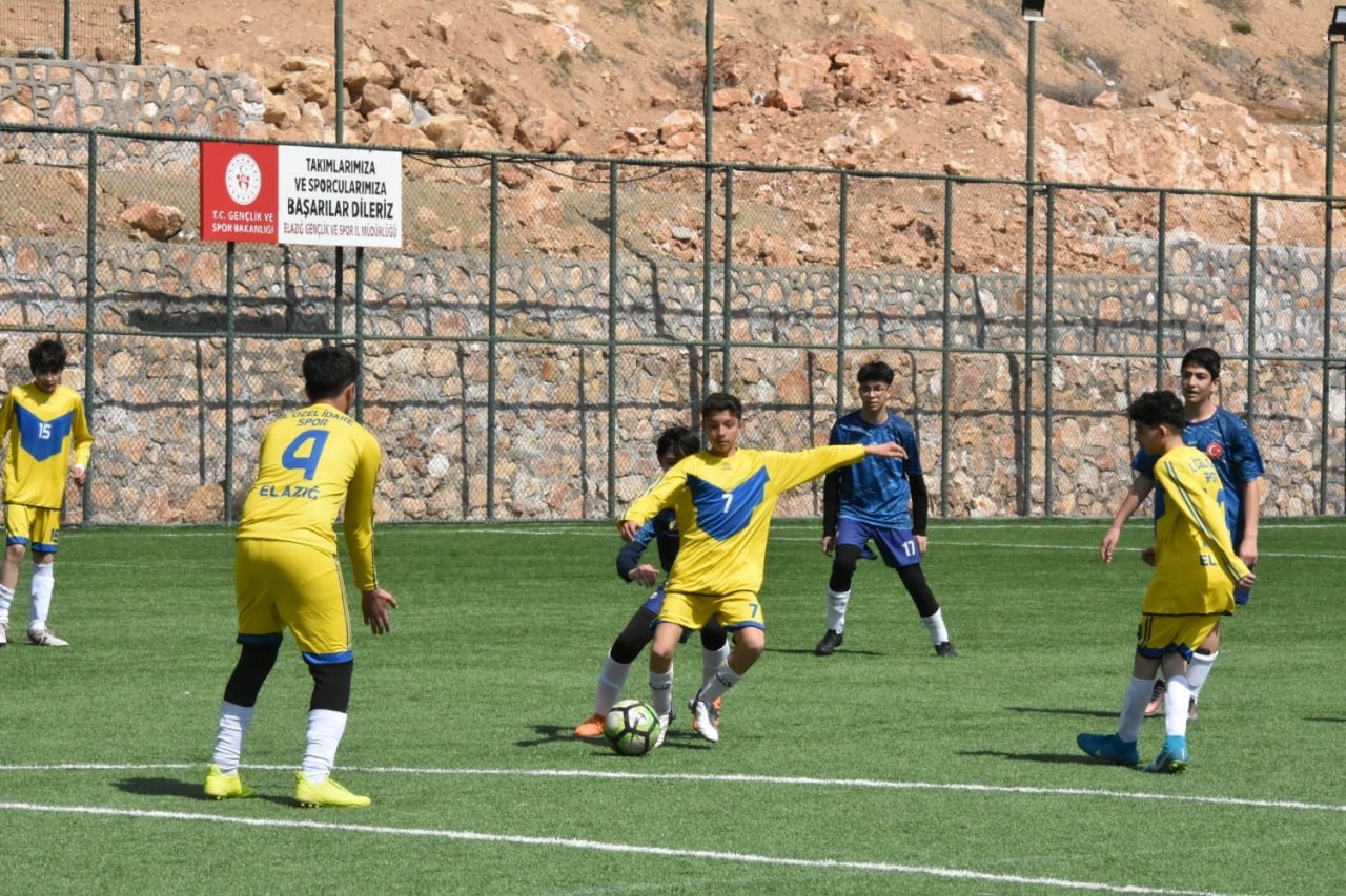 Elazığ’da okul sporları futbol müsabakaları başladı