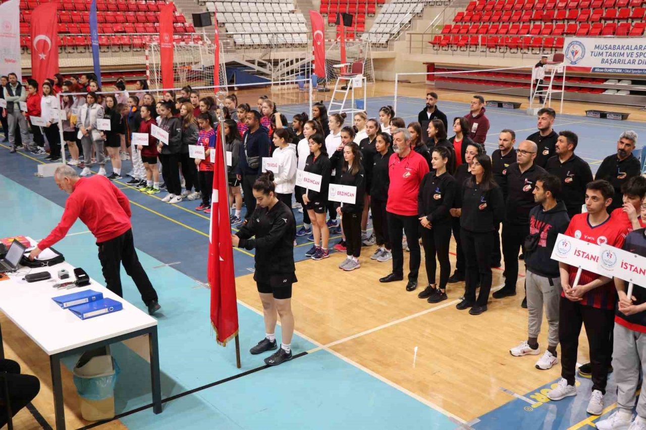 Okul Sporları Gençler Badminton Türkiye Şampiyonası başladı