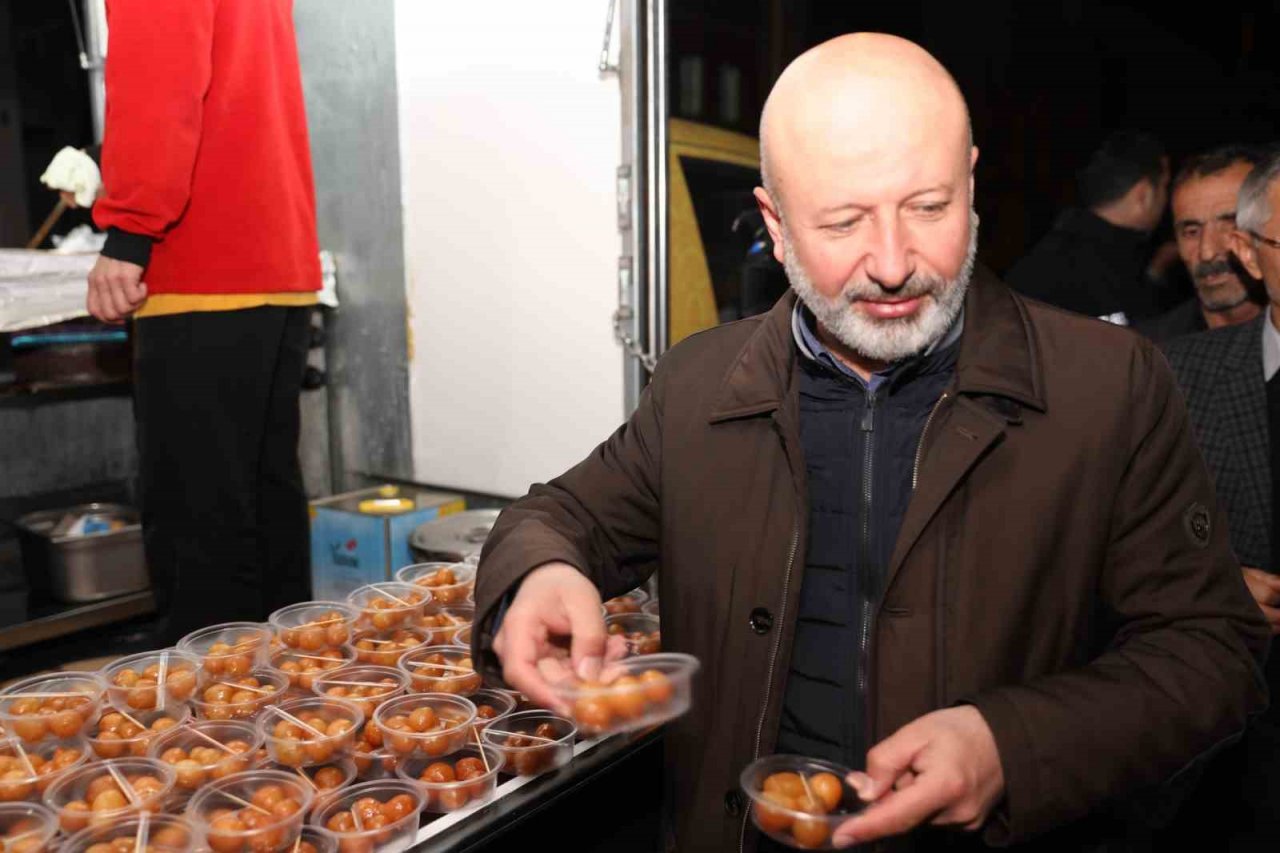 Başkan Çolakbayrakdar, ramazanın bereketini vatandaşlarla paylaşıyor