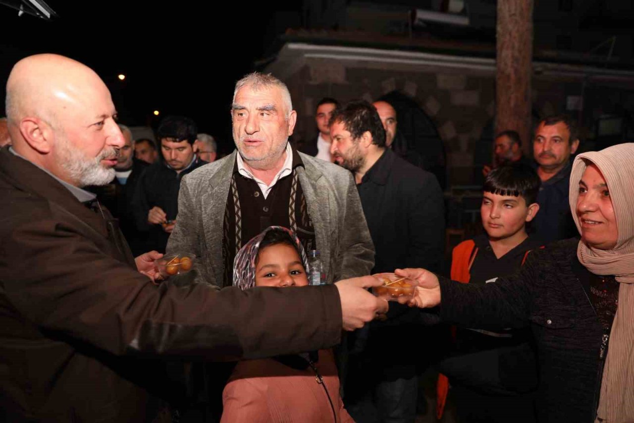 Başkan Çolakbayrakdar, ramazanın bereketini vatandaşlarla paylaşıyor