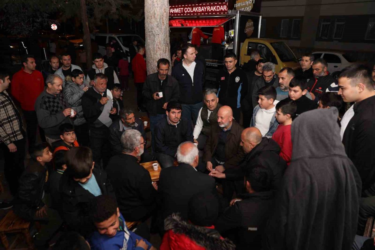 Başkan Çolakbayrakdar, ramazanın bereketini vatandaşlarla paylaşıyor