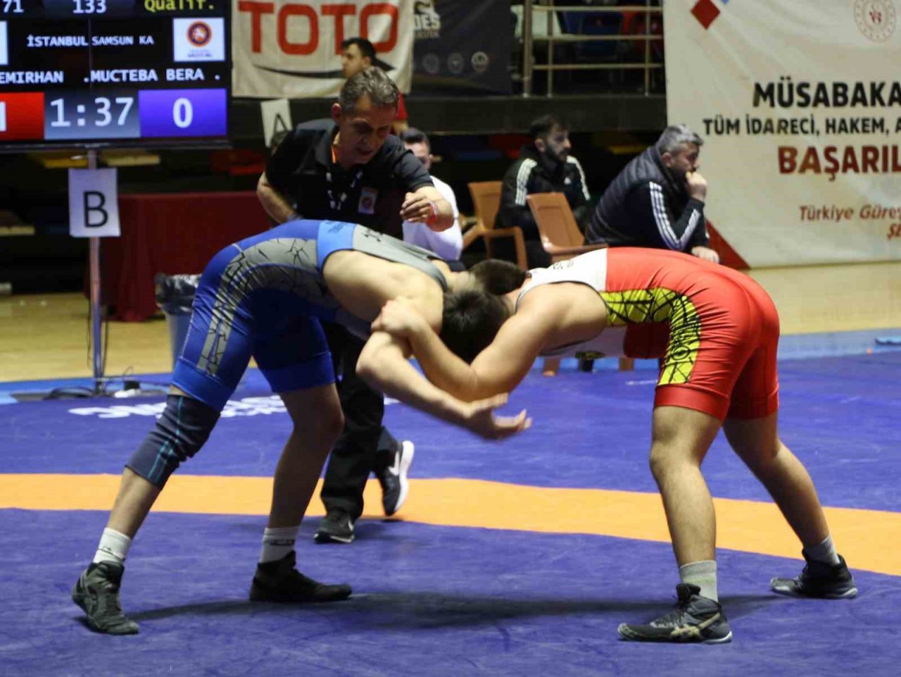 Yaşar Doğu U17 Serbest Güreş Türkiye Şampiyonası Samsun’da başladı