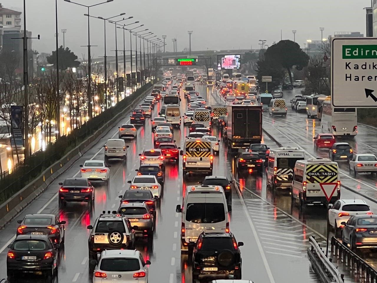 Anadolu Yakası’nda yağmur sonrası trafik yoğunluğu yaşandı
